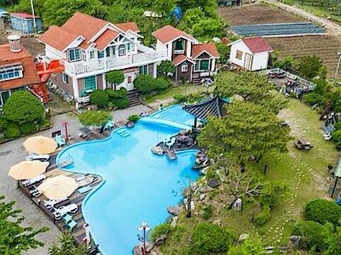 Escape from everyday life pension