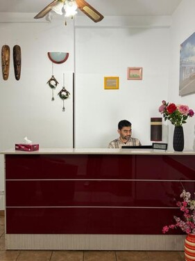 투 덕스 호스텔