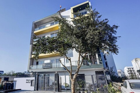 Super Townhouse Tipsyy Near Bestech Central Square Mall