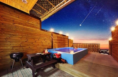 Muchangpo Sunset Sea Pool Villa Pension