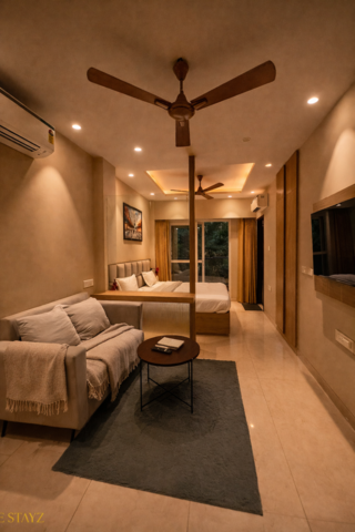 Boutique Bathtub Suite Sector 55 Golf Course- By Acestayz