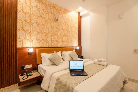 The Lodgers Hotel Near Medanta Hospital Sector 38