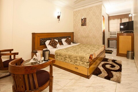 캐피탈 O 329 호텔 C-파크 인