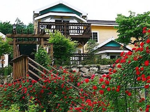 Four Seasons Hot Springs Pension