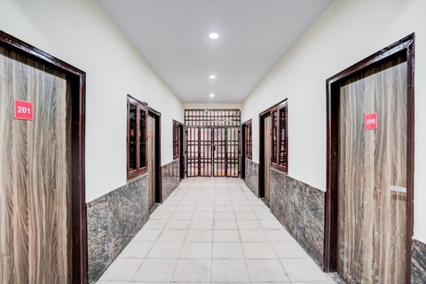 Super OYO Townhouse Anmol Residency