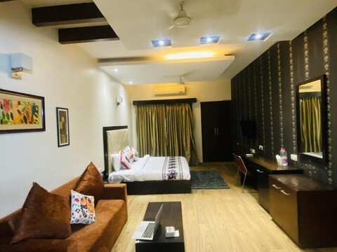 Hotel Amazone Residency Gurugram