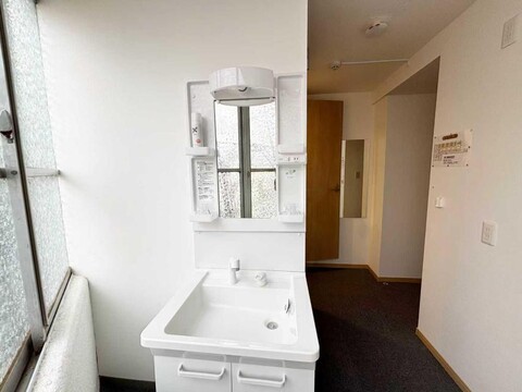 JR사이쿄선 전차로 이케부쿠로까지 3분 신주쿠까지 9분 시부야까지 15분 역까지 가까움 관광 쇼핑 미식 편리