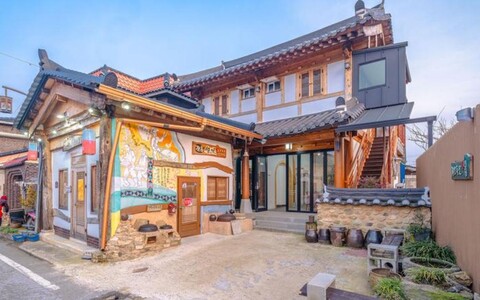 Moon and Star Hanok Pension