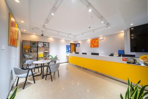 Pudding Yanxuan Hotel (Shanghai Zhonghuan Bailian Tongchuan Road Subway Station)