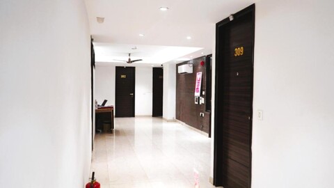 Qotel Hotel Rajouri Garden