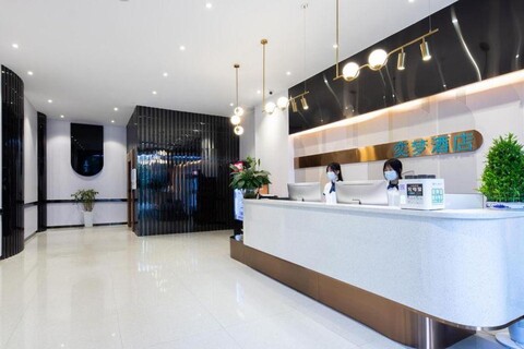 Yimeng hotel (Guangzhou West Gate subway shop)