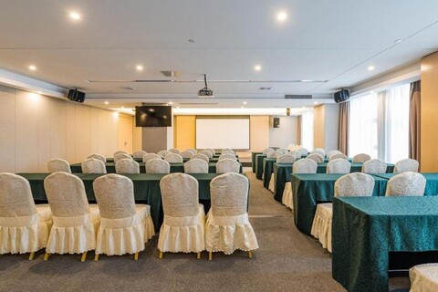 Lifeng Hotel (Nanjing Dongshan Headquarters Park Zhongcai Logistics Store)