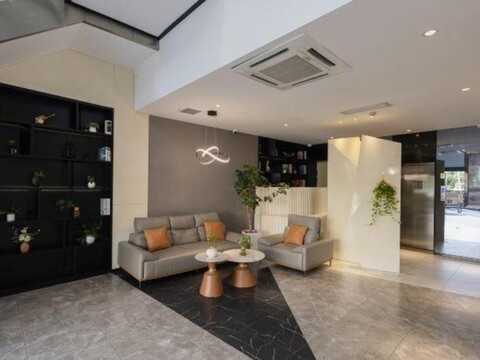 Shanghai Yiju Hotel (Baolong City Plaza)
