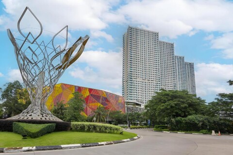 Collection O Fortune 88 Kamala Lagoon Reception at Indomaret and White Forest