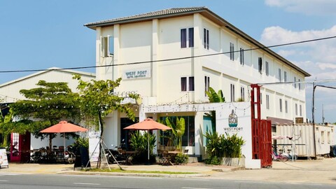 West Port Hotel