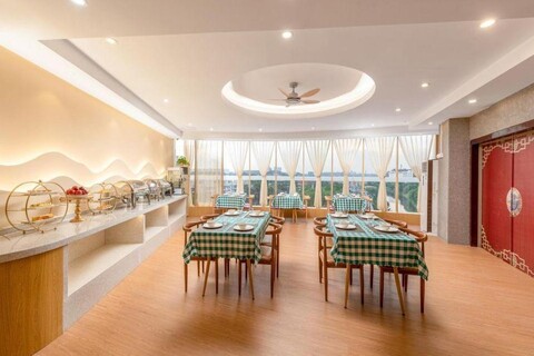 Man Quan Jia Hua Hotel