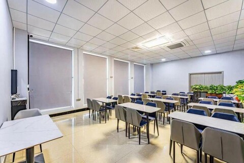 Guangzhou Longjin Hotel (Ximenkou Subway Station, Shangxiajiu Pedestrian Street)