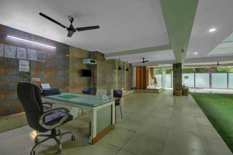 Super Hotel O The Arrow Infront of Max Hospital