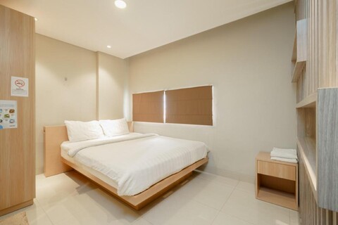 그린 애플 레지던스 니어 사리나 미트라 레드도어즈