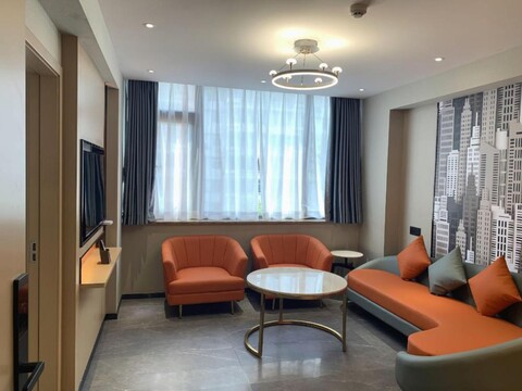 Yueya Tangju Theme Hotel (Guangzhou Baima Garment City Railway Station Subway Station)