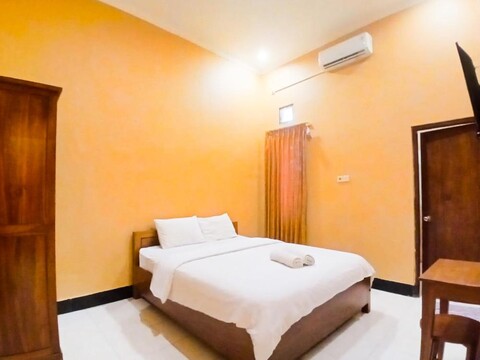 Cendana Loekito Homestay Mandala Krida RedPartner