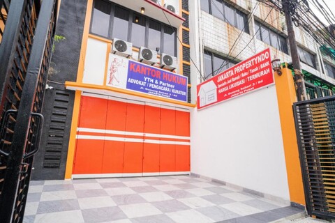 스타시운 세넨 근처 레드도어즈