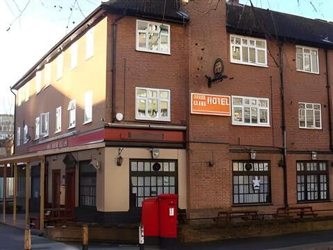 더 아워 글래스 호텔