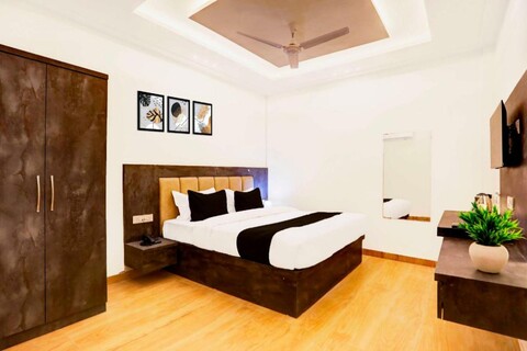 Super Townhouse Pahadiya