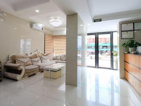 Haojia Express Hotel (Zhuhai Gongbei Port Fuhuali Branch)