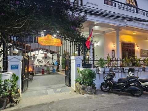 H&H Diamond Nail Hotel