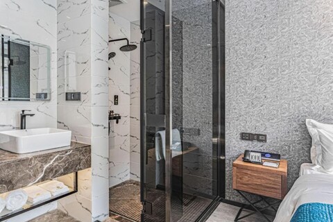 BoMan Hotel (Shenzhen BaMan Fanshen Subway Station)