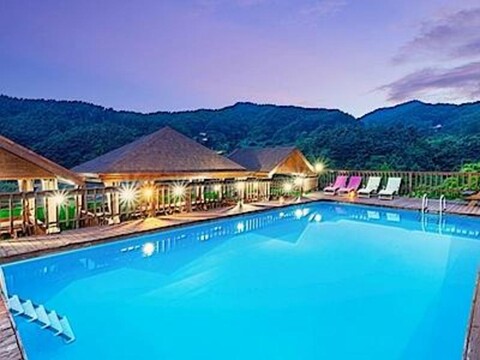 Jewelry Pension in the Forest