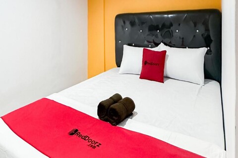 RedDoorz @ Batam Center 3