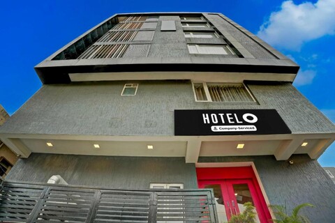 Townhouse Oak Bangalore Trinity Metro Station