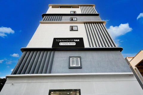 Super Townhouse Oak L B Nagar Metro Station