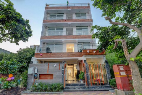 Super Townhouse Roadway Inn