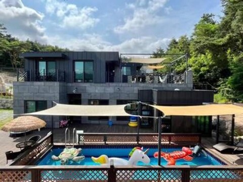 Lafame Kids Pool Villa