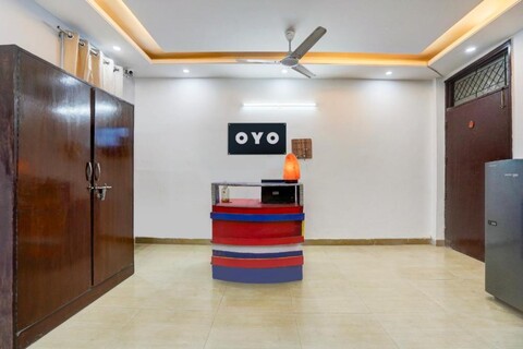 Super Hotel O Silver Key KD plaza Near Saket Metro station