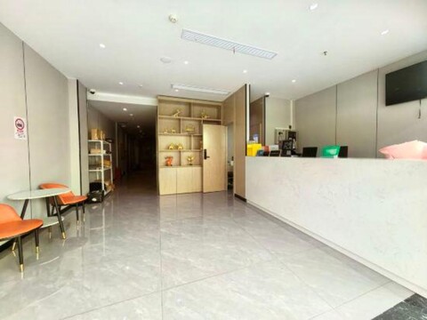 Shanghai Haojia Hotel (Songjiang Sports Center Subway Station)