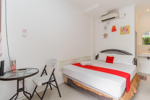 RedDoorz near RS Mitra Keluarga Depok