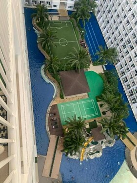 Shore Residence by Buhay Staycation