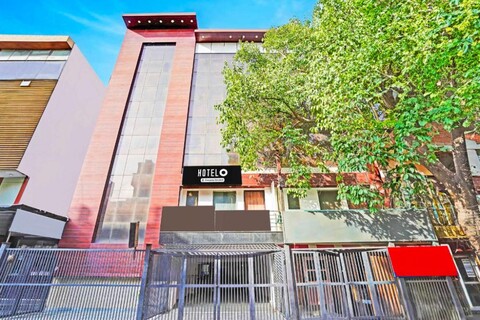 Hotel O Subash Nagar Metro Station
