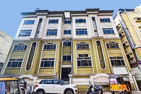 Capital O Samrat Palace Near Nampally Station