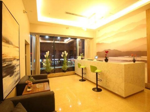 Lixing Hotel (Hangzhou Linping Subway Station Yintaicheng Branch)