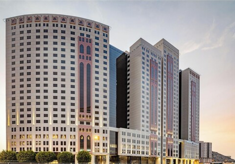 위르간 알 누르, 테이프스트리 컬렉션 바이 힐튼