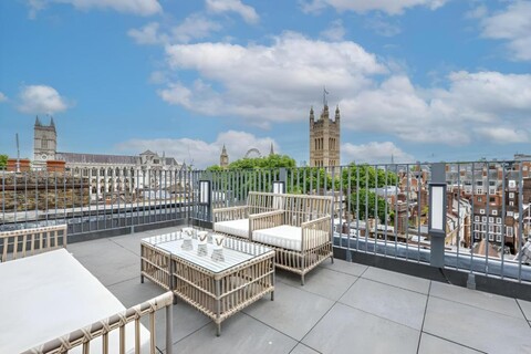 웨스트민스터 아파트먼트 바이 디몬트리오