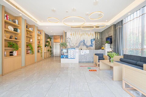 Qingmu Select Hotel (The Sun Yat-sen Mausoleum Qilin Arch)