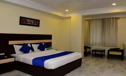 Hotel Holiday Comfort - Nearby Jallianwala Bagh