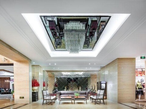 Serengeti Hotel
