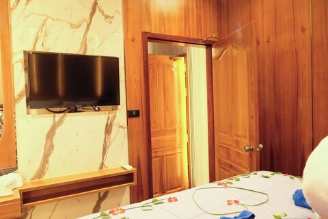 워킹 스트리트 근처의 프라이빗 자쿠지 수영장 스위트